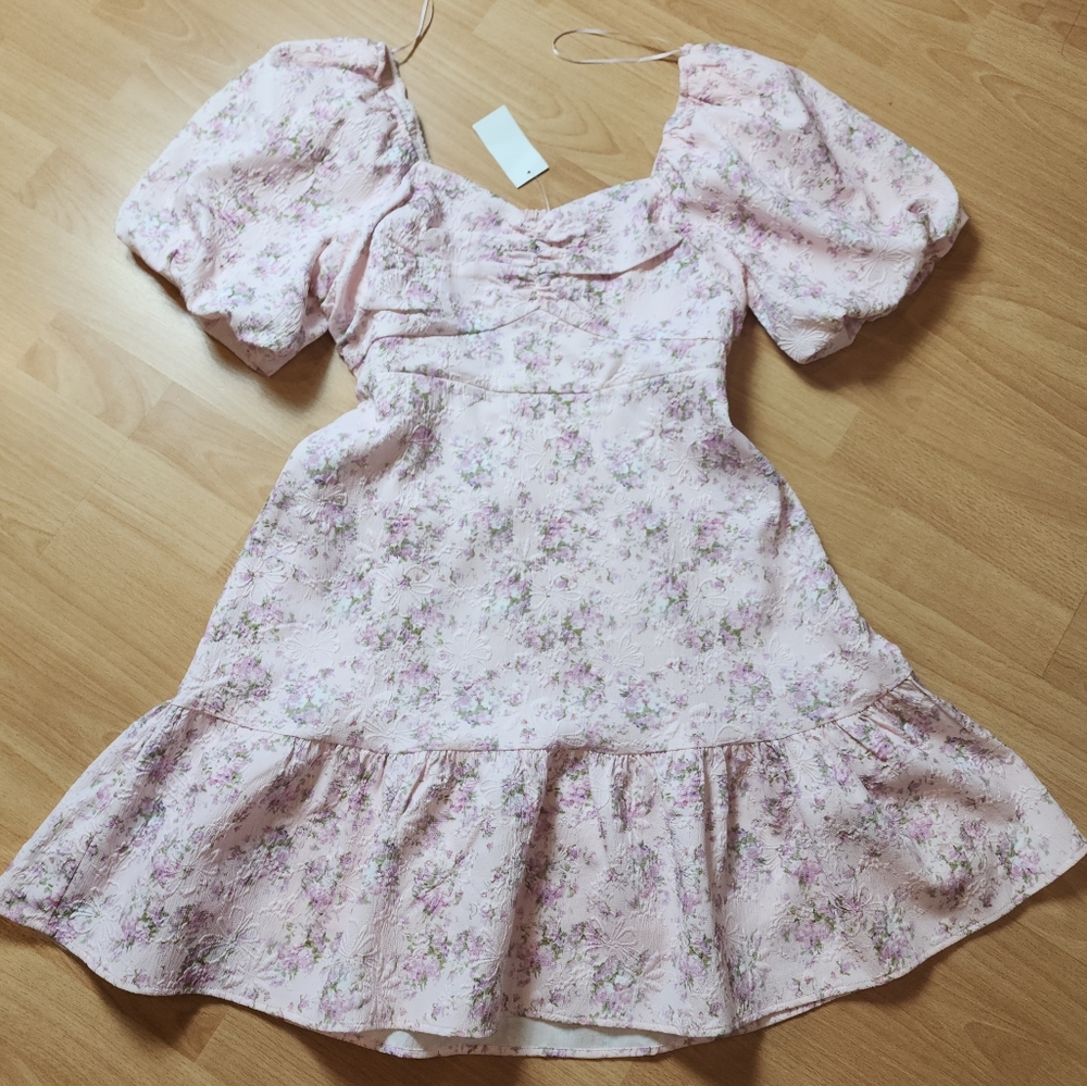 NWT English Factory Textured Pink Floral Mini Dress Bubble Sleeves Smocked Sz M